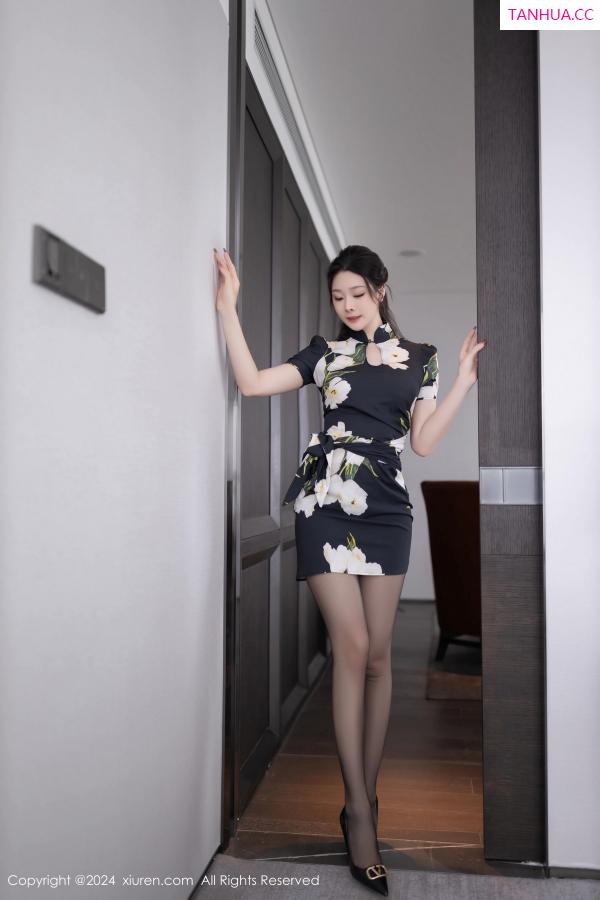 逗逗DouDou  [XiuRen]高清写真图 2024.06.27 No.8768 小逗逗 黑丝美腿第2张图片